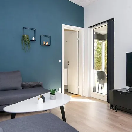 Luxury Lakeside Retreat-by Traum