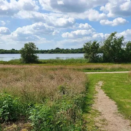 Luxury Lakeside Retreat-by Traum Σπίτι διακοπών