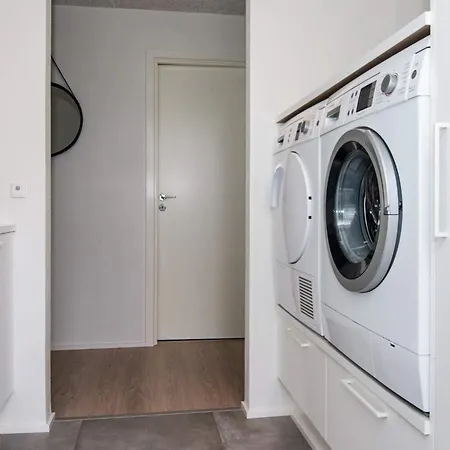 Luxury Lakeside Retreat-by Traum