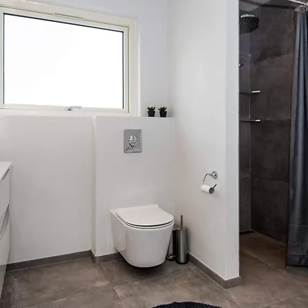 Luxury Lakeside Retreat-by Traum Σπίτι διακοπών