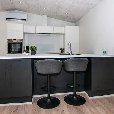 Luxury Lakeside Retreat-by Traum * Ansager