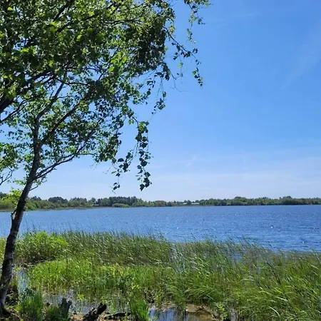 Luxury Lakeside Retreat-by Traum *