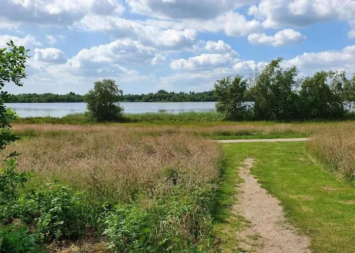 Luxury Lakeside Retreat-by Traum Nyaraló