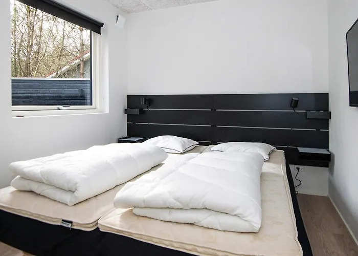 Luxury Lakeside Retreat-by Traum Ansager