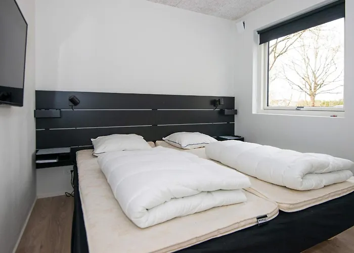 Luxury Lakeside Retreat-by Traum Ansager