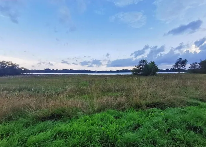 Nyaraló Luxury Lakeside Retreat-by Traum