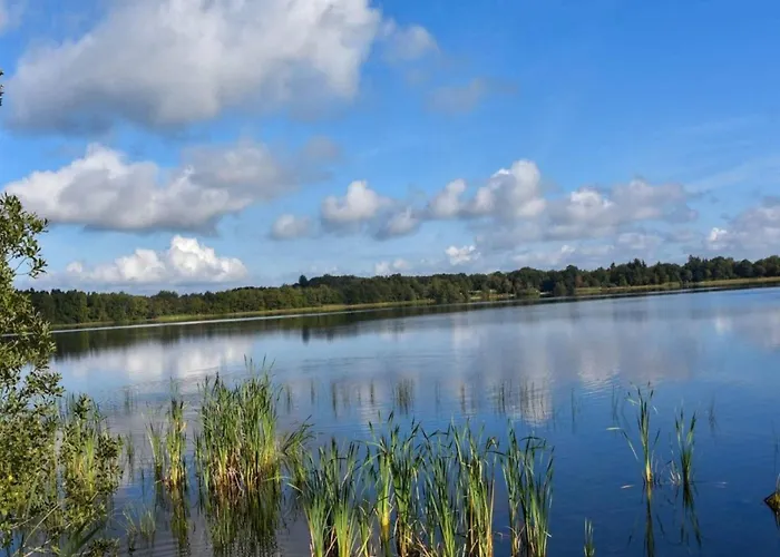 Luxury Lakeside Retreat-by Traum Nyaraló *