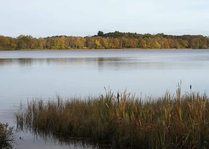 Luxury Lakeside Retreat-by Traum Nyaraló